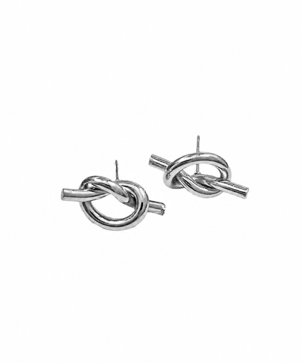Simple Knot Pierce